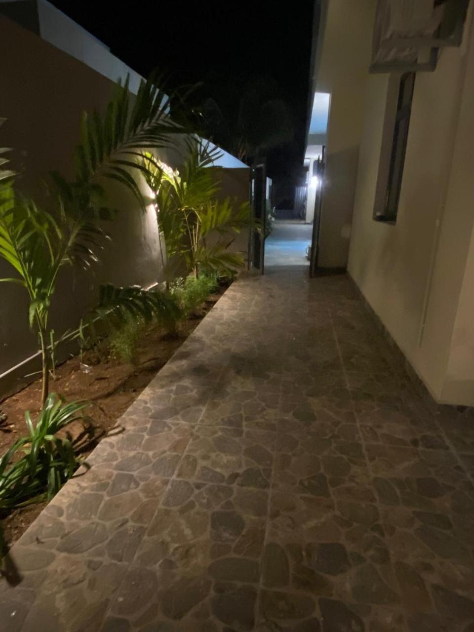Luxury Retreat At Aqua Breeze Apartment, Flic En Flac Flic en Flac Exterior foto
